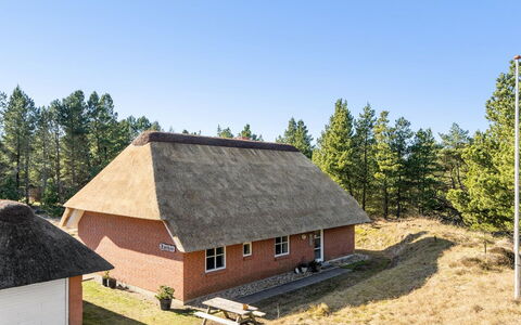Harpa - 2.5Km from the Sea: Hout, Huis, Veranda, Dek, Hardwood, Dak, Beits, Houten Vloer, Eco Hotel