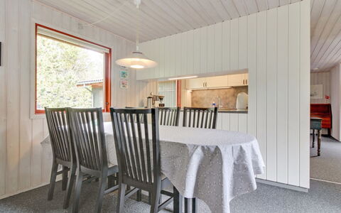 Eliane - 4Km from the Sea: Interieur Ontwerp, Flooring, Hout, Plafond, Verdieping, Meubilair, Kamer, Keuken En Eettafel, Eetkamer, Lichte Inrichting