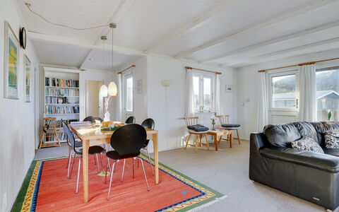 Meike - 300M from the Sea: Flooring, Verdieping, Plafond, Interieur Ontwerp, Countertop, Keuken, Cabinetry, Kamer, Major Appliance, Lichte Inrichting