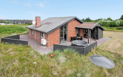 Mert - 1.2Km from the Sea: Gras, Huis, Dak, Huis, Verblijf, Struik, Land Lot, Landelijk Gebied, Boerderij, Groundcover