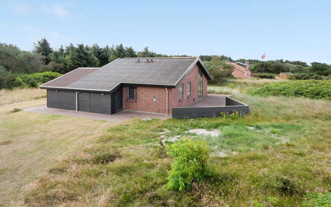 Mert - 1.2Km from the Sea: Gras, Huis, Dak, Huis, Verblijf, Struik, Land Lot, Landelijk Gebied, Boerderij, Groundcover