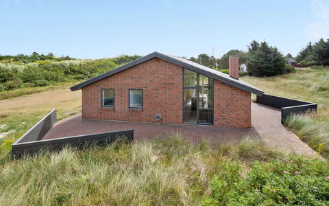 Mert - 1.2Km from the Sea: Gras, Huis, Dak, Huis, Verblijf, Struik, Land Lot, Landelijk Gebied, Boerderij, Groundcover