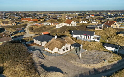 Annelouise - 100M from the Sea: Huis, Dak, Huis, Verblijf, Schuur, Garden Gebouwen, Siding, Werf, Blokhut, Hut