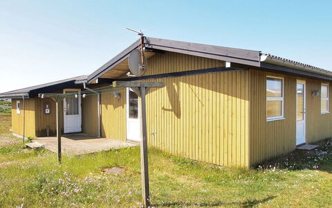 Rami - from the Sea: Dak, Huis, Huis, Plain, Land Lot, Landelijk Gebied, Verblijf, Siding, Deur, Garden Gebouwen
