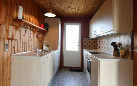 Rami - from the Sea: Keuken, Countertop, Toestel Van De Keuken, Muur, Hout, Major Appliance, Gootsteen, Flooring, Wastafel, Cabinetry