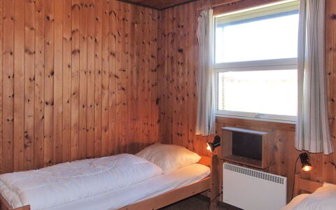 Rami - from the Sea: Slaapkamer, Muur, Bed, Hout, Verdieping, Flooring, Interieur Ontwerp, Laken, Bedding, Plafond