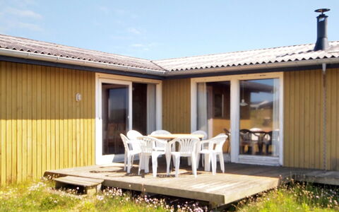 Rami - from the Sea: Hout, Huis, Dak, Huis, Verblijf, Land Lot, Deur, Beits, Schaduw, Siding