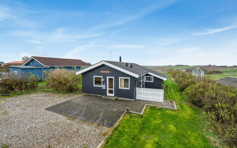 Tanea - 700M to the Fjord: Hout, Dak, Architectuur, Huis, Huis, Verblijf, Siding, Hardwood, Helling, Landgoed