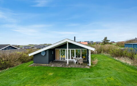 Tanea - 700M to the Fjord: Hout, Dak, Architectuur, Huis, Huis, Verblijf, Siding, Hardwood, Helling, Landgoed