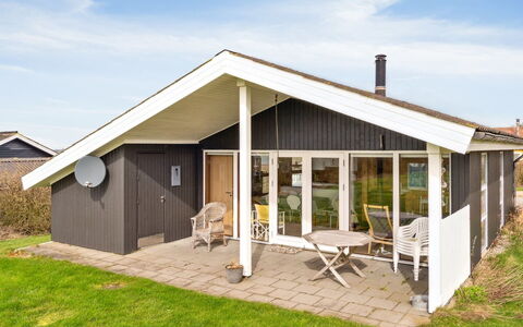 Tanea - 700M to the Fjord: Hout, Dak, Architectuur, Huis, Huis, Verblijf, Siding, Hardwood, Helling, Landgoed