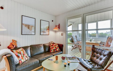 Thamara - 350M from the Sea: Huis, Dak, Huis, Verblijf, Schuur, Garden Gebouwen, Siding, Werf, Blokhut, Hut