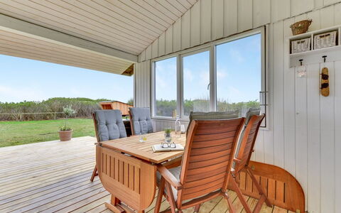 Thamara - 350M from the Sea: Huis, Dak, Huis, Verblijf, Schuur, Garden Gebouwen, Siding, Werf, Blokhut, Hut