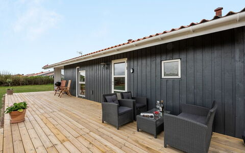 Thamara - 350M from the Sea: Huis, Dak, Huis, Verblijf, Schuur, Garden Gebouwen, Siding, Werf, Blokhut, Hut