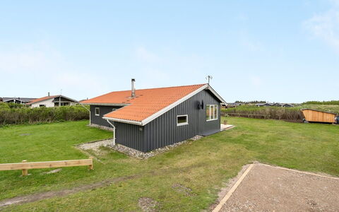 Thamara - 350M from the Sea: Huis, Dak, Huis, Verblijf, Schuur, Garden Gebouwen, Siding, Werf, Blokhut, Hut