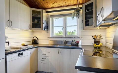 Algea - 300M from the Sea: Keuken, Toestel Van De Keuken, Countertop, Major Appliance, Hout, Cabinetry, Huishoudapparatuur, Flooring, Interieur Ontwerp, Meubilair