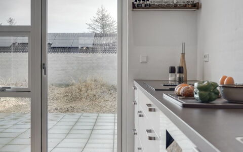 Ilsabe - 2Km from the Sea: Hout, Flooring, Interieur Ontwerp, Verdieping, Meubilair, Houten Vloer, Kamer, Plafond, Beits, Hardwood