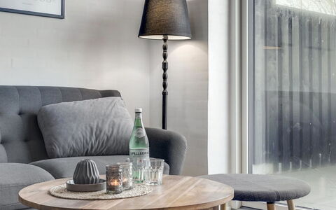 Ilsabe - 2Km from the Sea: Hout, Flooring, Interieur Ontwerp, Verdieping, Meubilair, Houten Vloer, Kamer, Plafond, Beits, Hardwood