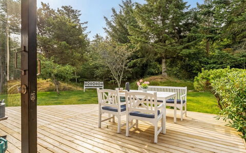Lykka - 950M from the Sea: Hout, Houten Vloer, Meubilair, Veranda, Hardwood, Flooring, Dek, Tafel, Land Lot, Beits