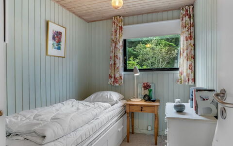 Lykka - 950M from the Sea: Interieur Ontwerp, Hout, Meubilair, Slaapkamer, Bed, Plafond, Flooring, Verdieping, Kamer, Laken