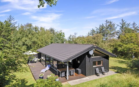 Angja - 800M from the Sea: Dak, Huis, Huis, Verblijf, Struik, Siding, Deur, Garden Gebouwen, Landgoed, Veranda