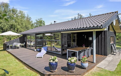 Angja - 800M from the Sea: Dak, Huis, Verblijf, Huis, Deur, Veranda, Siding, Schaduw, Garden Gebouwen, Landgoed