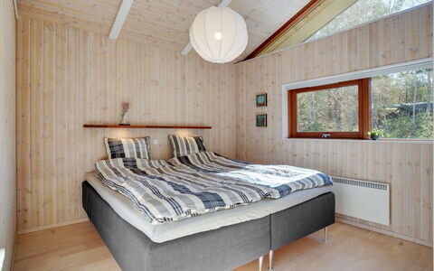 Angja - 800M from the Sea: Interieur Ontwerp, Flooring, Hout, Plafond, Slaapkamer, Verdieping, Meubilair, Kamer, Bed, Verlichting