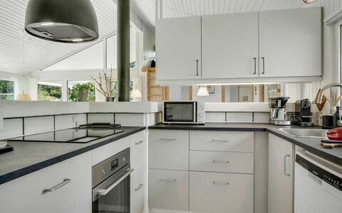 Gladis - 900M from the Sea: Keuken, Countertop, Toestel Van De Keuken, Cabinetry, Interieur Ontwerp, Major Appliance, Meubilair, Huishoudapparatuur, Flooring, Plafond
