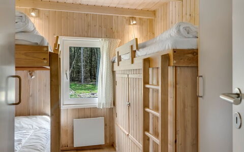 Gladis - 900M from the Sea: Hout, Interieur Ontwerp, Slaapkamer, Meubilair, Beits, Kamer, Plank, Hardwood, Bed, Stapelbed