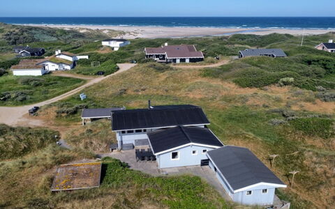 Kulle - 200M from the Sea: Hout, Huis, Veranda, Dek, Hardwood, Dak, Beits, Houten Vloer, Eco Hotel