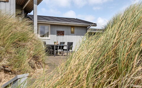 Kulle - 200M from the Sea: Hout, Huis, Veranda, Dek, Hardwood, Dak, Beits, Houten Vloer, Eco Hotel