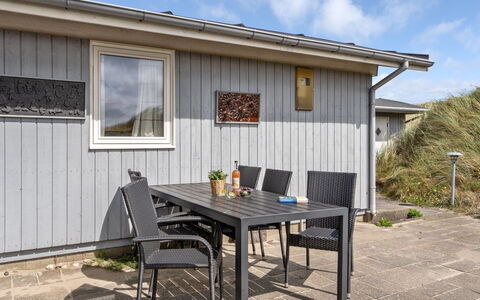 Kulle - 200M from the Sea: Hout, Huis, Veranda, Dek, Hardwood, Dak, Beits, Houten Vloer, Eco Hotel
