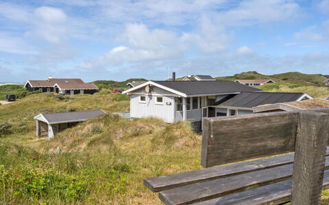 Kulle - 200M from the Sea: Hout, Huis, Veranda, Dek, Hardwood, Dak, Beits, Houten Vloer, Eco Hotel