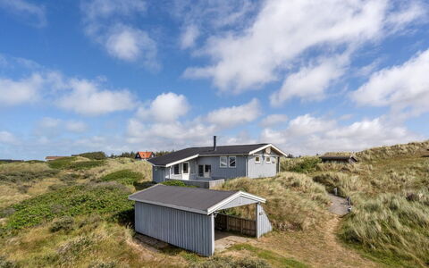 Kulle - 200M from the Sea: Hout, Huis, Veranda, Dek, Hardwood, Dak, Beits, Houten Vloer, Eco Hotel