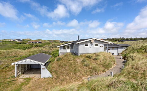 Kulle - 200M from the Sea: Hout, Huis, Veranda, Dek, Hardwood, Dak, Beits, Houten Vloer, Eco Hotel