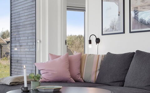 Fredrika - 1.5Km from the Sea: Meubilair, Interieur Ontwerp, Flooring, Huis, Verdieping, Bloempot, Woonkamer, Stoel, Kamer
