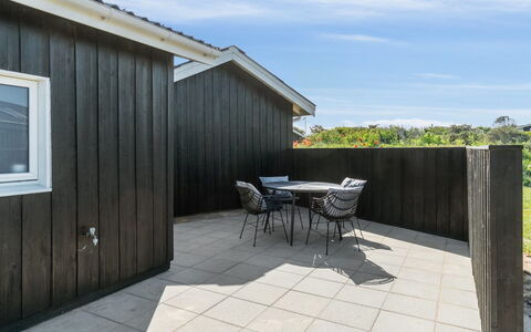 Edlef - 279M from the Sea: Huis, Woongebied, Huis, Verblijf, Dak, Land Lot, Siding, Tuin, Landgoed, Gazon