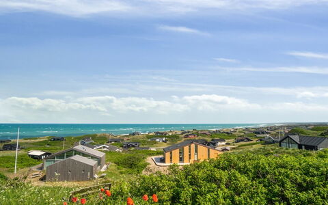 Edlef - 279M from the Sea: Huis, Woongebied, Huis, Verblijf, Dak, Land Lot, Siding, Tuin, Landgoed, Gazon