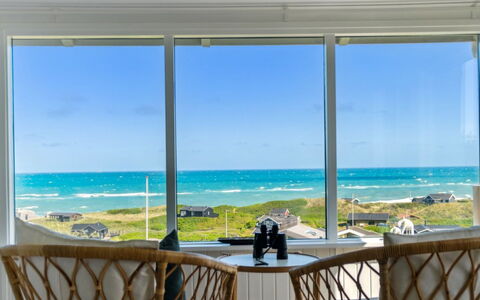 Edlef - 279M from the Sea: Huis, Woongebied, Huis, Verblijf, Dak, Land Lot, Siding, Tuin, Landgoed, Gazon