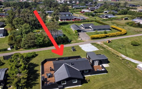 Kamp - 700M from the Sea: Hout, Huis, Veranda, Dek, Hardwood, Dak, Beits, Houten Vloer, Eco Hotel