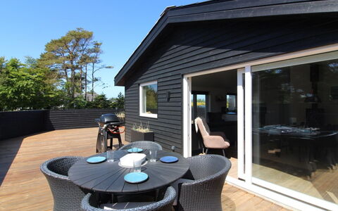 Kamp - 700M from the Sea: Hout, Huis, Veranda, Dek, Hardwood, Dak, Beits, Houten Vloer, Eco Hotel