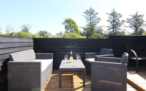 Kamp - 700M from the Sea: Hout, Huis, Veranda, Dek, Hardwood, Dak, Beits, Houten Vloer, Eco Hotel