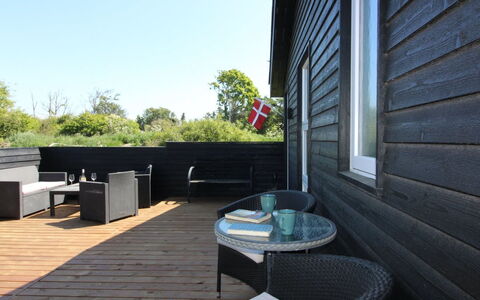 Kamp - 700M from the Sea: Hout, Huis, Veranda, Dek, Hardwood, Dak, Beits, Houten Vloer, Eco Hotel