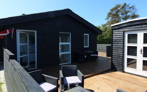 Kamp - 700M from the Sea: Hout, Huis, Veranda, Dek, Hardwood, Dak, Beits, Houten Vloer, Eco Hotel