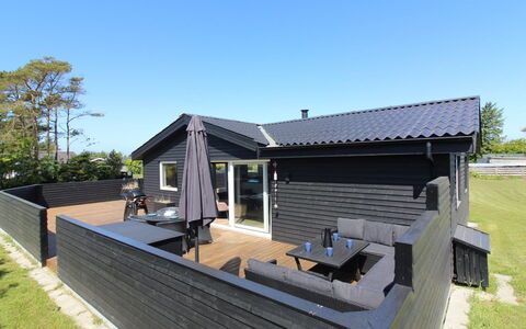 Kamp - 700M from the Sea: Hout, Huis, Veranda, Dek, Hardwood, Dak, Beits, Houten Vloer, Eco Hotel