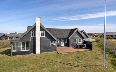 Galin - 200M from the Sea: Woongebied, Dak, Voorstad, Oprit, Landgoed, Schoorsteen