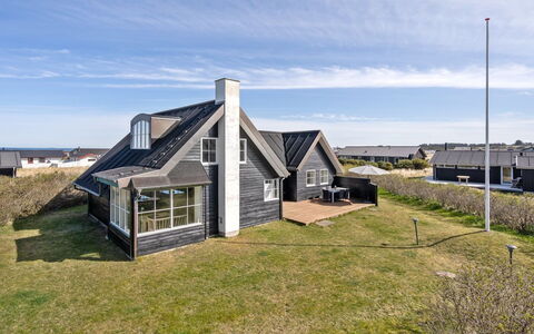 Galin - 200M from the Sea: Woongebied, Dak, Voorstad, Oprit, Landgoed, Schoorsteen