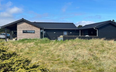 Hinda - 1.2Km from the Sea: Blauw, Struik, Verblijf, Groundcover, Tuin, Landgoed, Schaduw, Landscaping, Boerderij, Eco Hotel