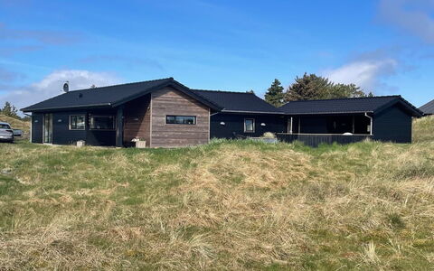 Hinda - 1.2Km from the Sea: Blauw, Struik, Verblijf, Groundcover, Tuin, Landgoed, Schaduw, Landscaping, Boerderij, Eco Hotel
