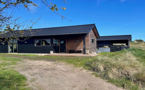 Hinda - 1.2Km from the Sea: Blauw, Struik, Verblijf, Groundcover, Tuin, Landgoed, Schaduw, Landscaping, Boerderij, Eco Hotel