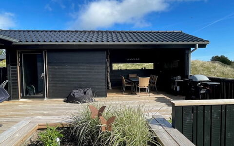 Hinda - 1.2Km from the Sea: Blauw, Struik, Verblijf, Groundcover, Tuin, Landgoed, Schaduw, Landscaping, Boerderij, Eco Hotel